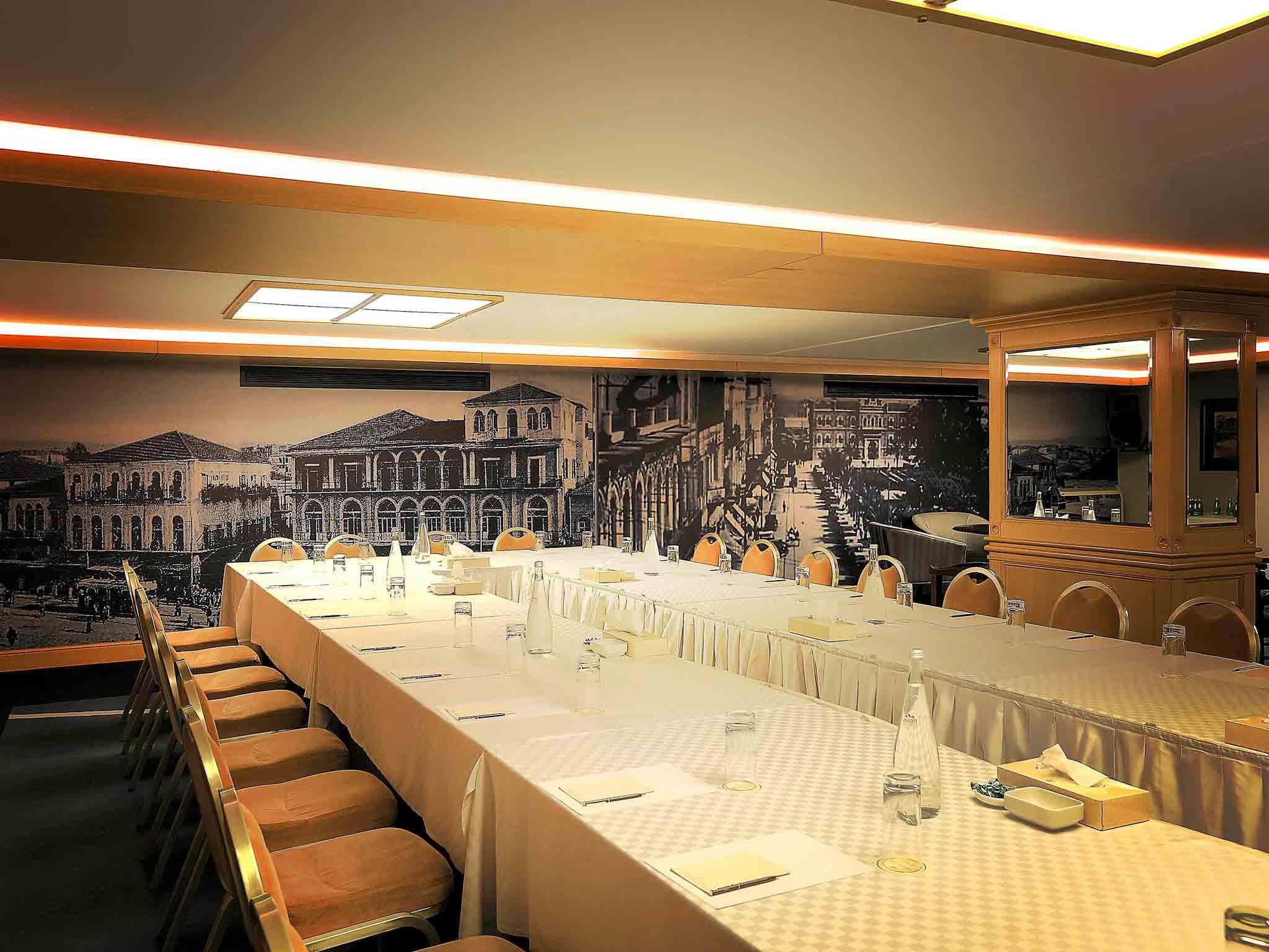 Отель Sofitel Beirut Le Gabriel Экстерьер фото