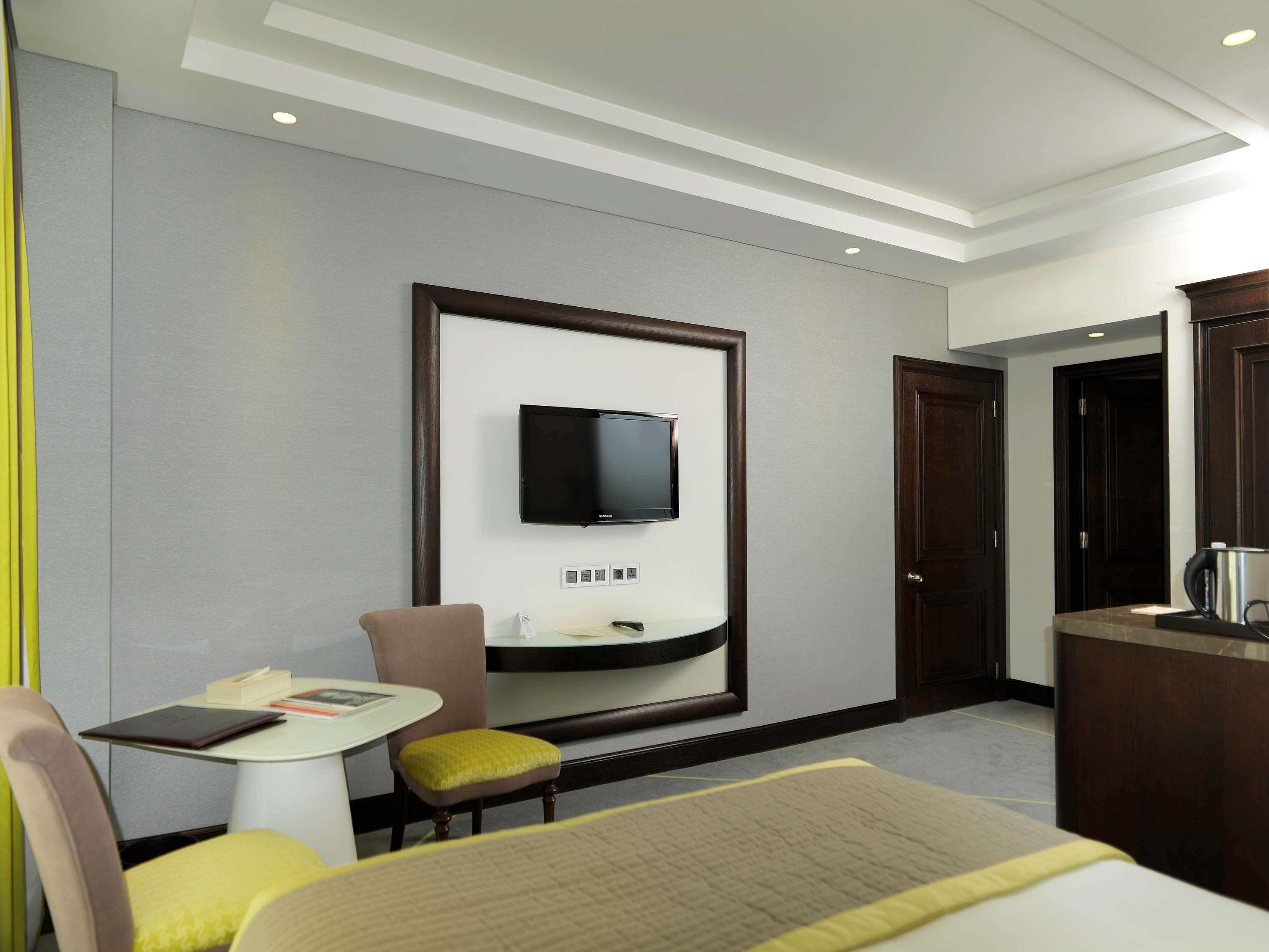 Отель Sofitel Beirut Le Gabriel Экстерьер фото
