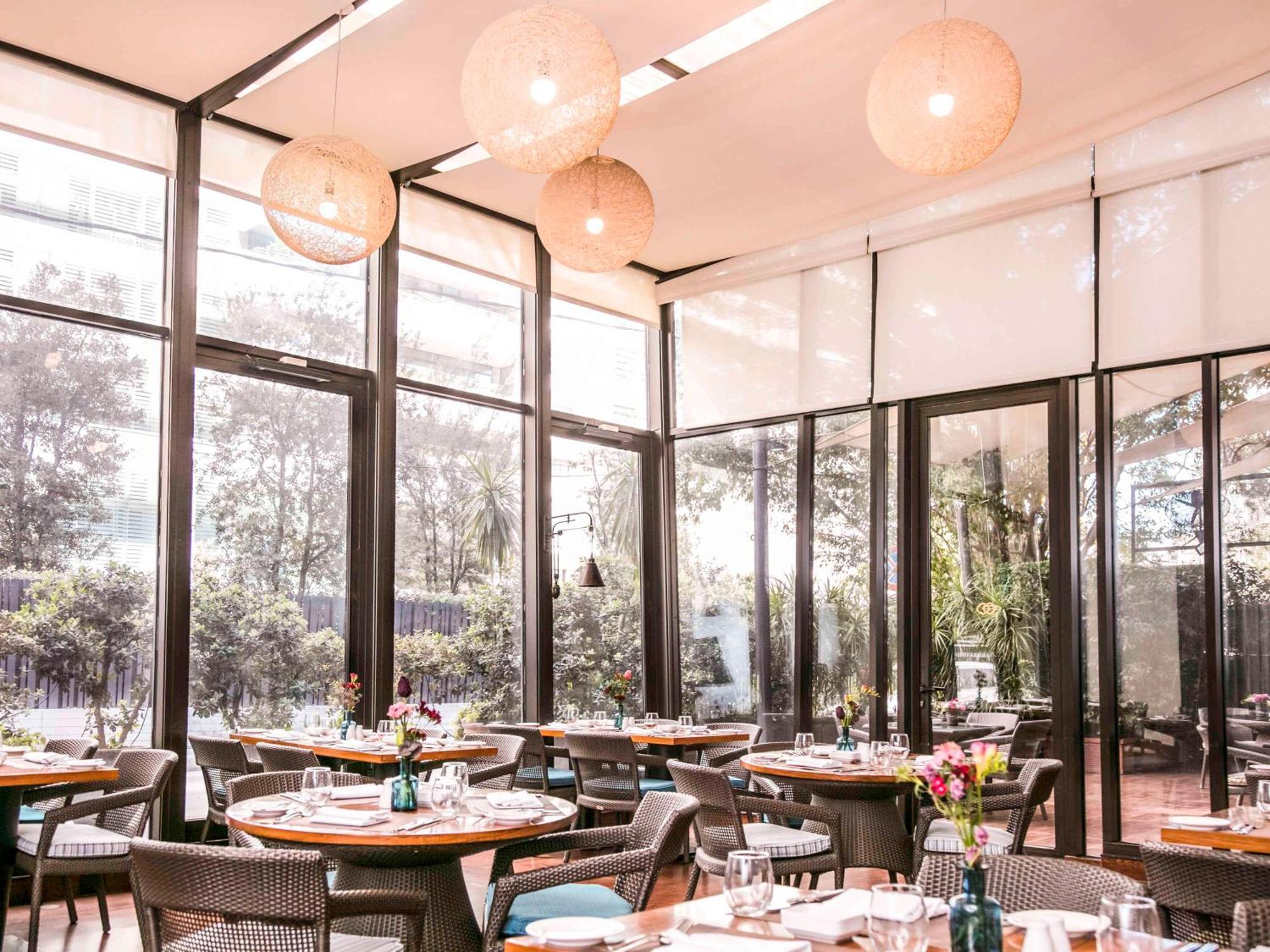 Отель Sofitel Beirut Le Gabriel Экстерьер фото